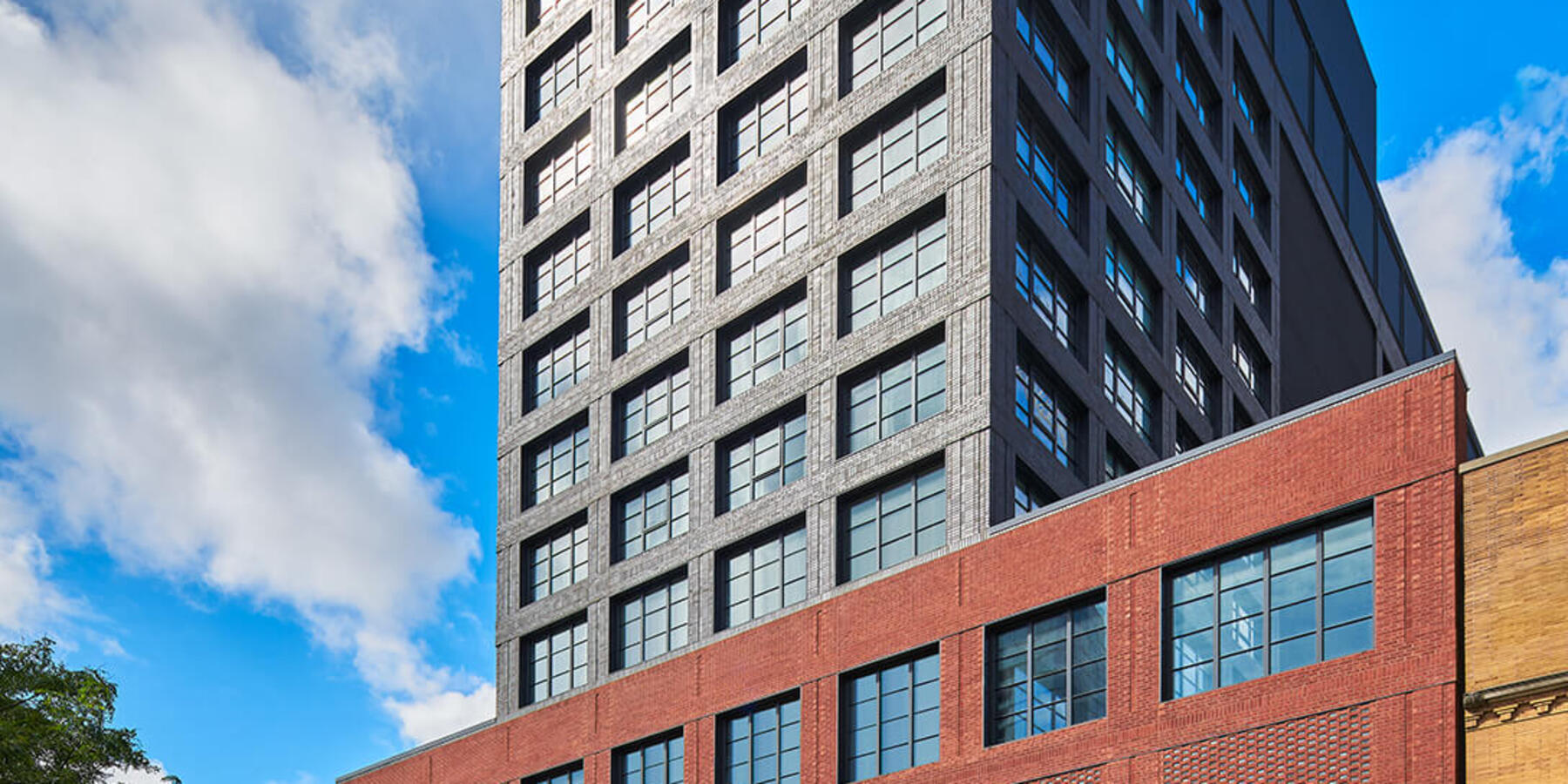 Boutique Hotel Construction - Hoxton Hotel Chicago exterior facade street view