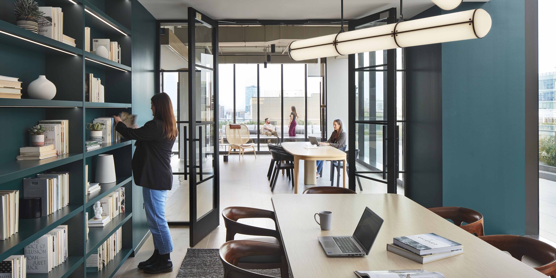 1045 W Fulton Amenity