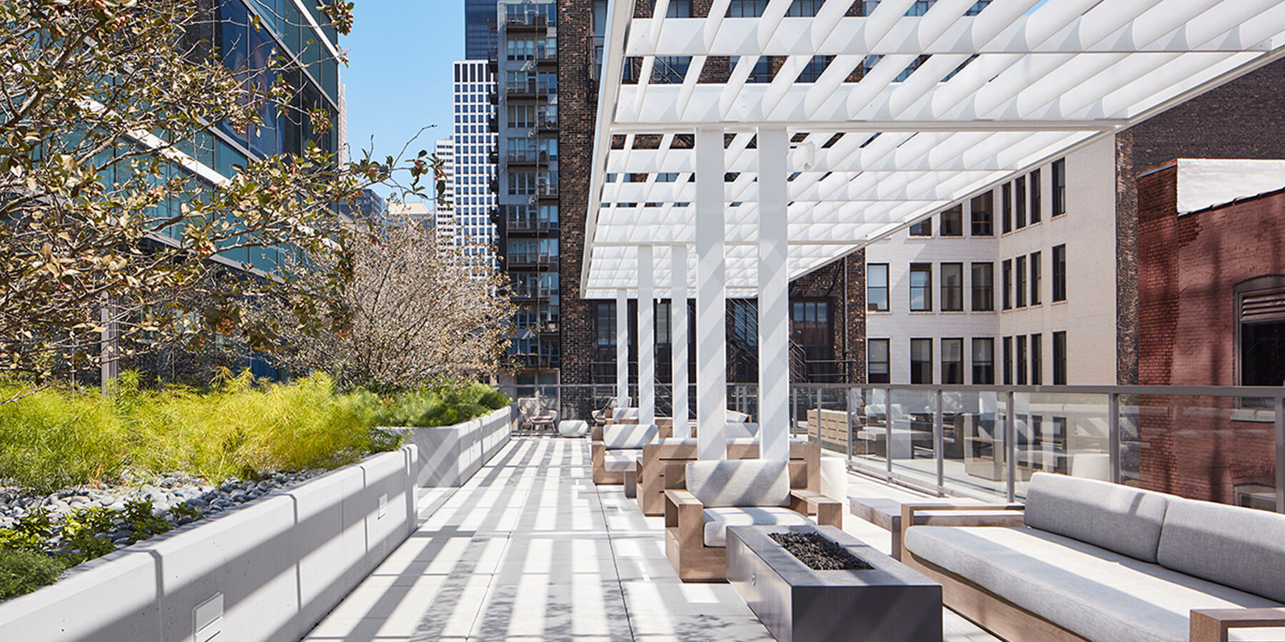 LEED Certified Office Construction Chicago - 625 W Adams exterior patio lounge space