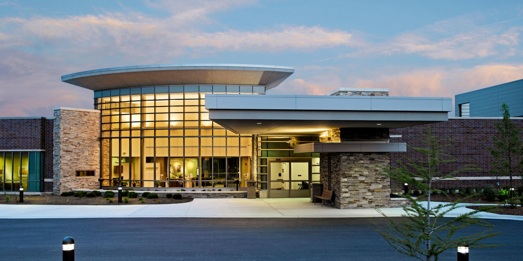 Healthcare Construction Solutions - Kishwaukee Cancer Center exterior entrance and driveway