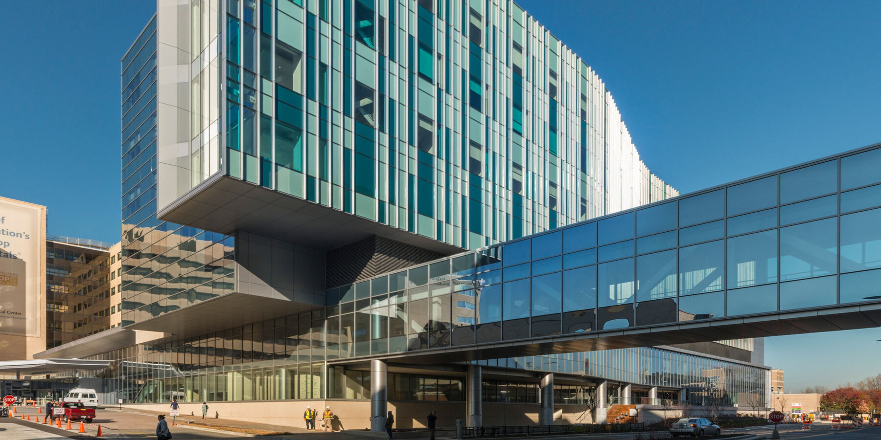 Medical and Healthcare Construction - Advocate Christ Hospital exterior entrance and skybridge