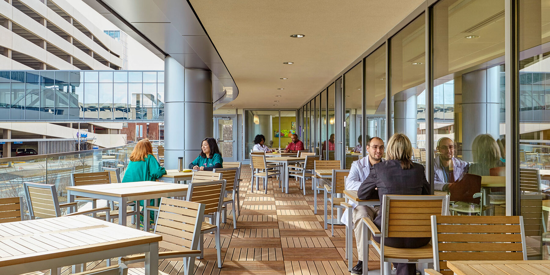 Medical and Healthcare Construction - Advocate Christ Hospital outdoor patio dining space