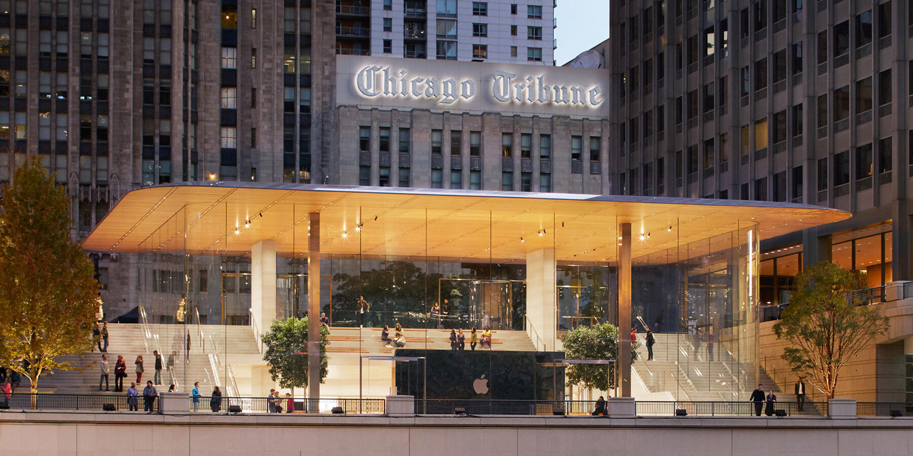 Luxury Retail Construction - Apple Store Michigan Avenue Pioneer Court front entrance