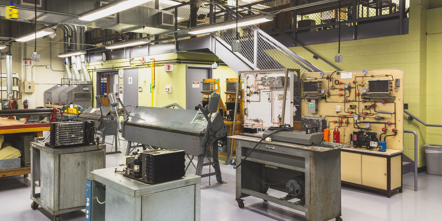 Higher education construction - Harper College campus workshop lab