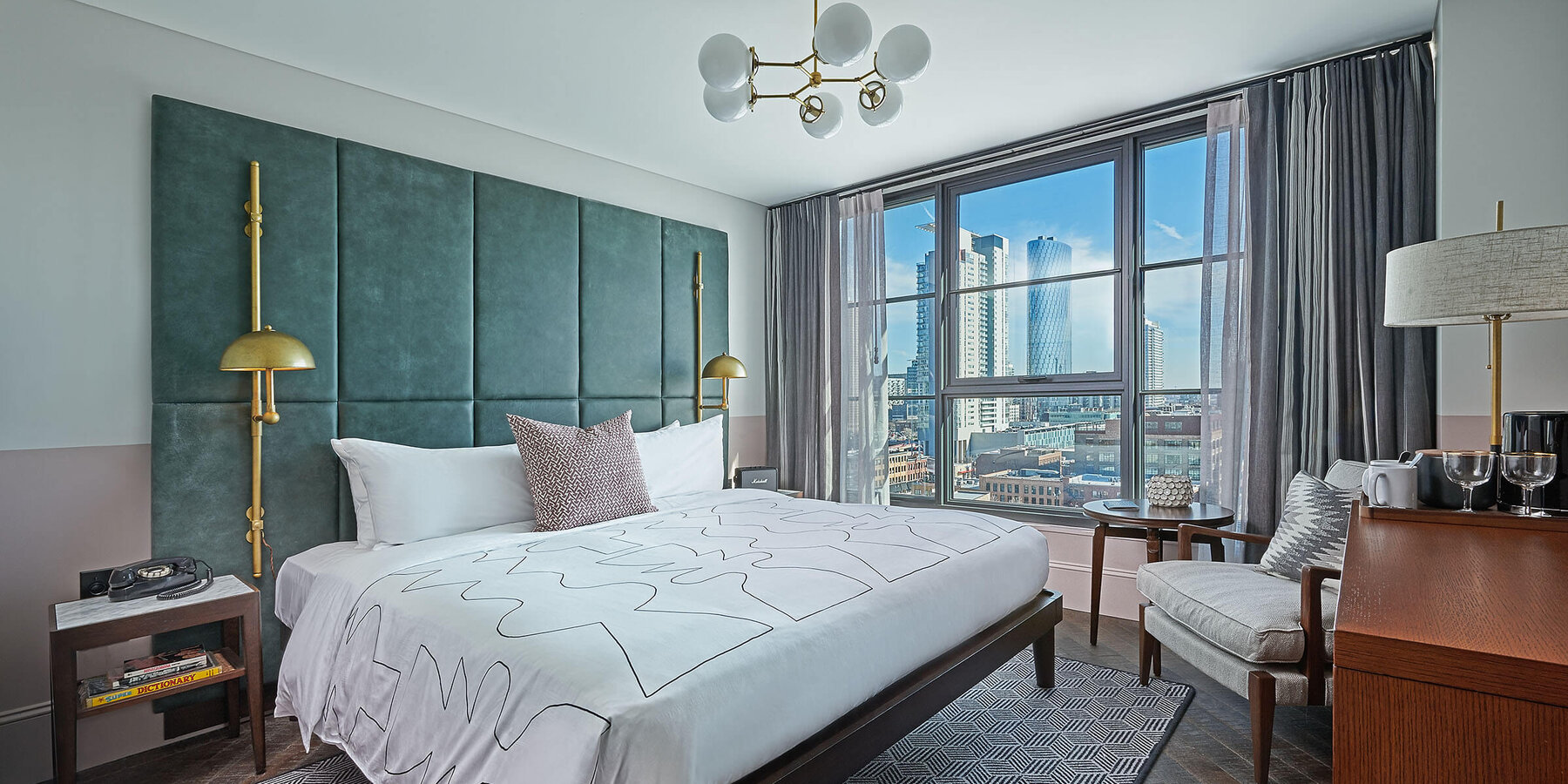 Boutique Hotel Construction - Hoxton Hotel Chicago guest room