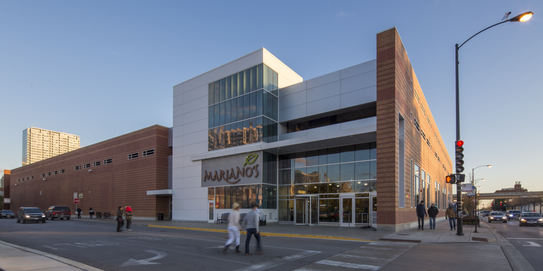 Grocery Retail Construction Chicago - Mariano's Fresh Market exterior entrance with sign