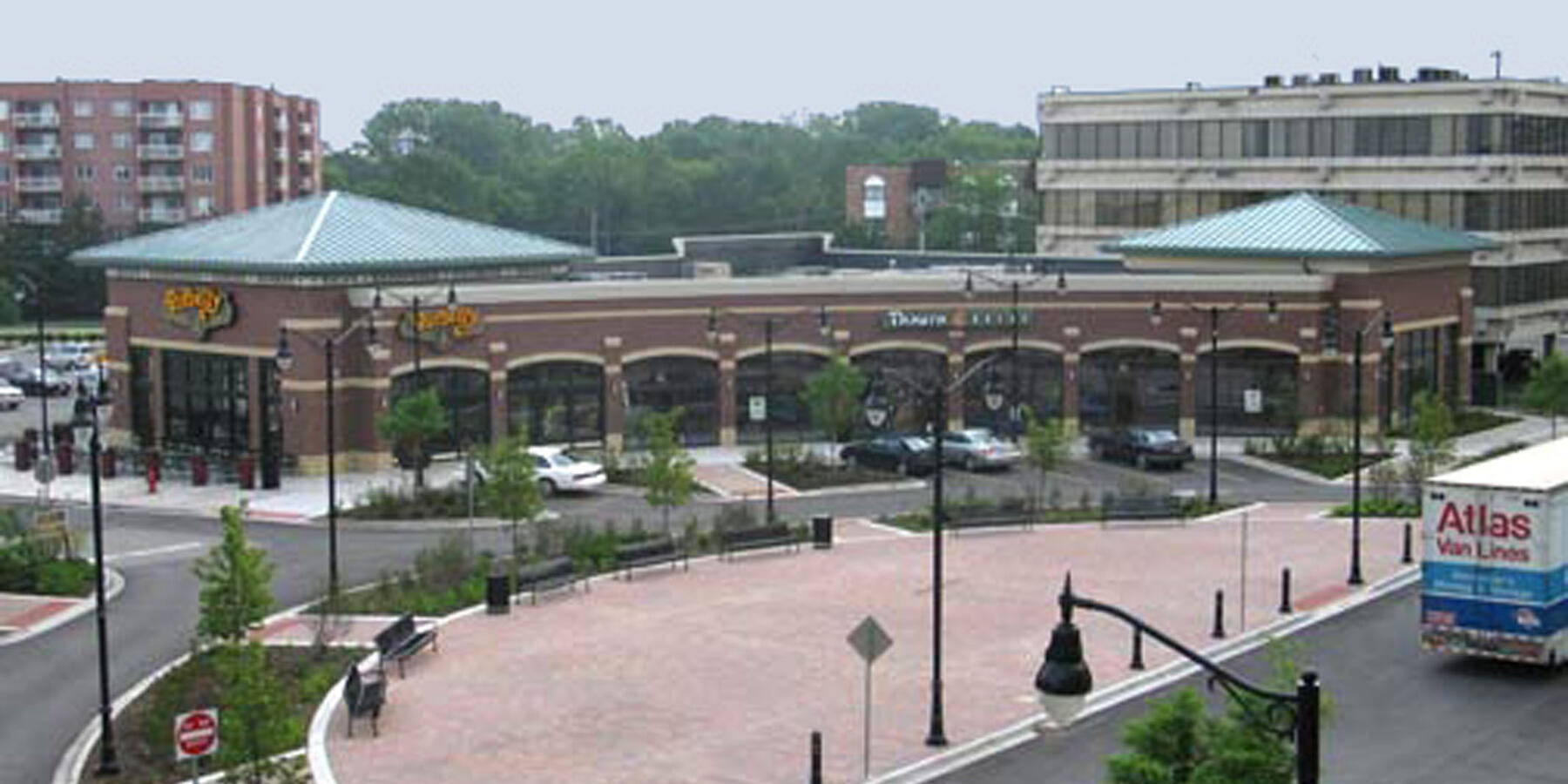 Retail Construction Services Chicago - Metropolitan Square exterior and parking promenade