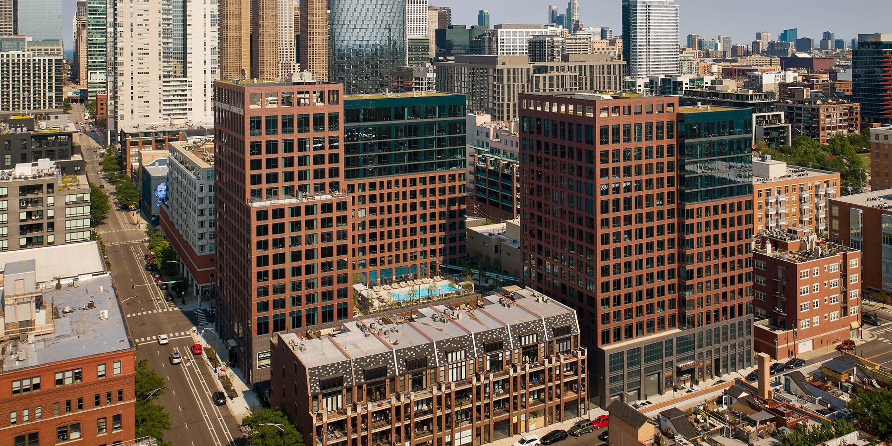 Luxury Apartment Development Chicago - Union West exterior view