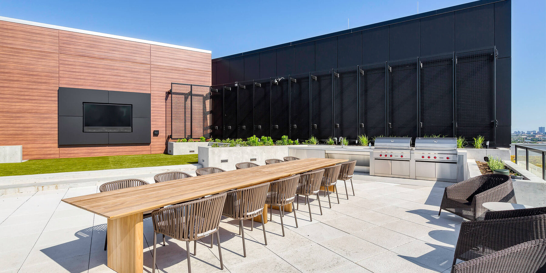 Chicago Science Lab Construction - Fulton Labs Fulton exterior patio seating
