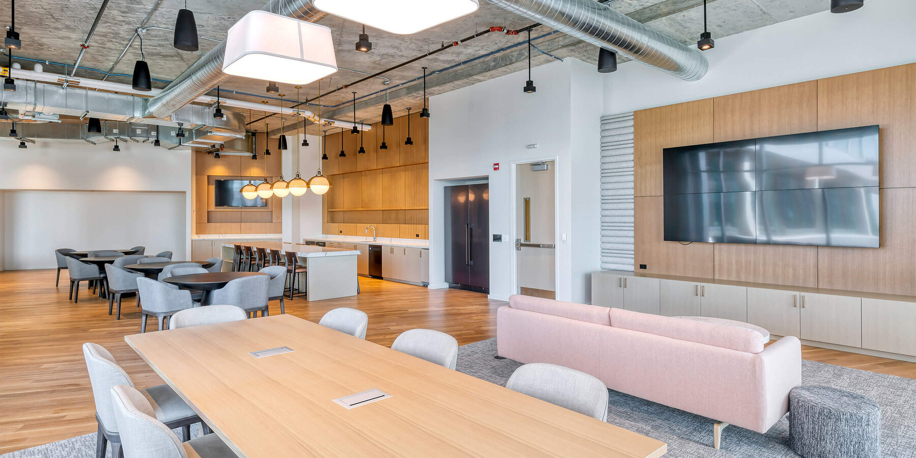 Chicago Science Lab Construction - Fulton Labs Fulton meeting room