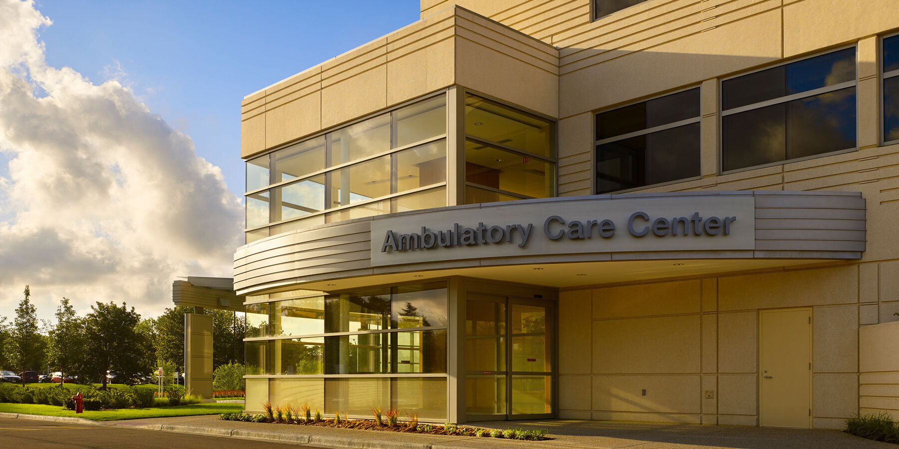 Chicago Hospital Construction Company - Northshore Skokie exterior entrance