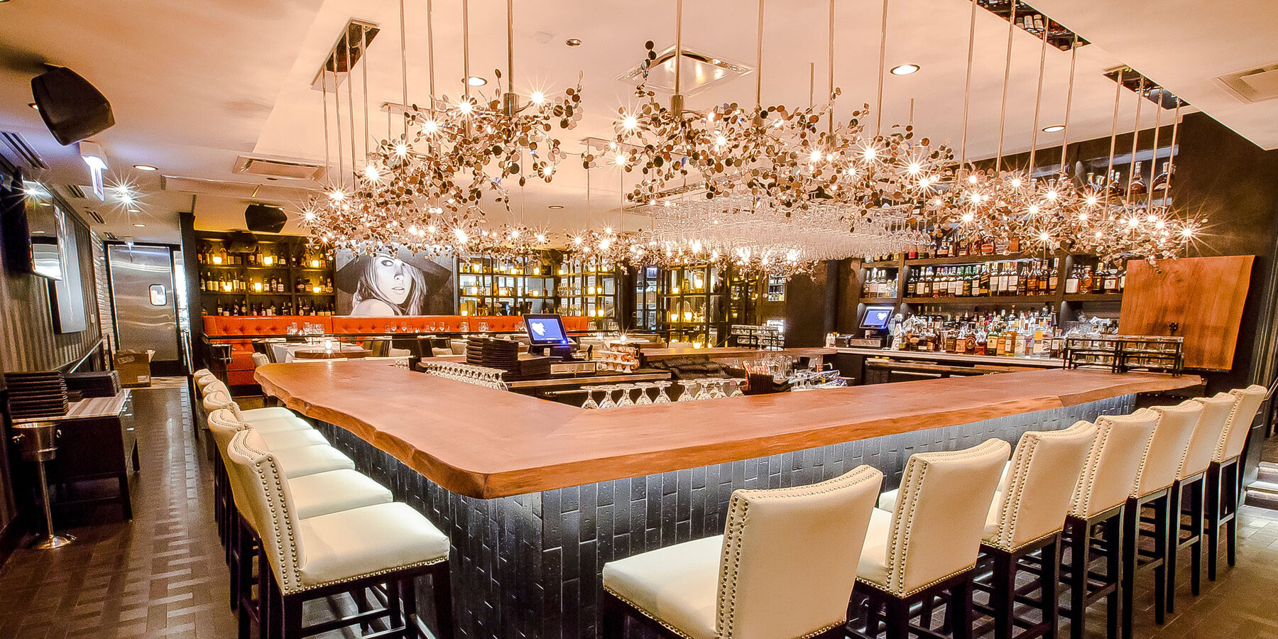 Chicago Fine Dining Construction Company - Steak 48 bar area