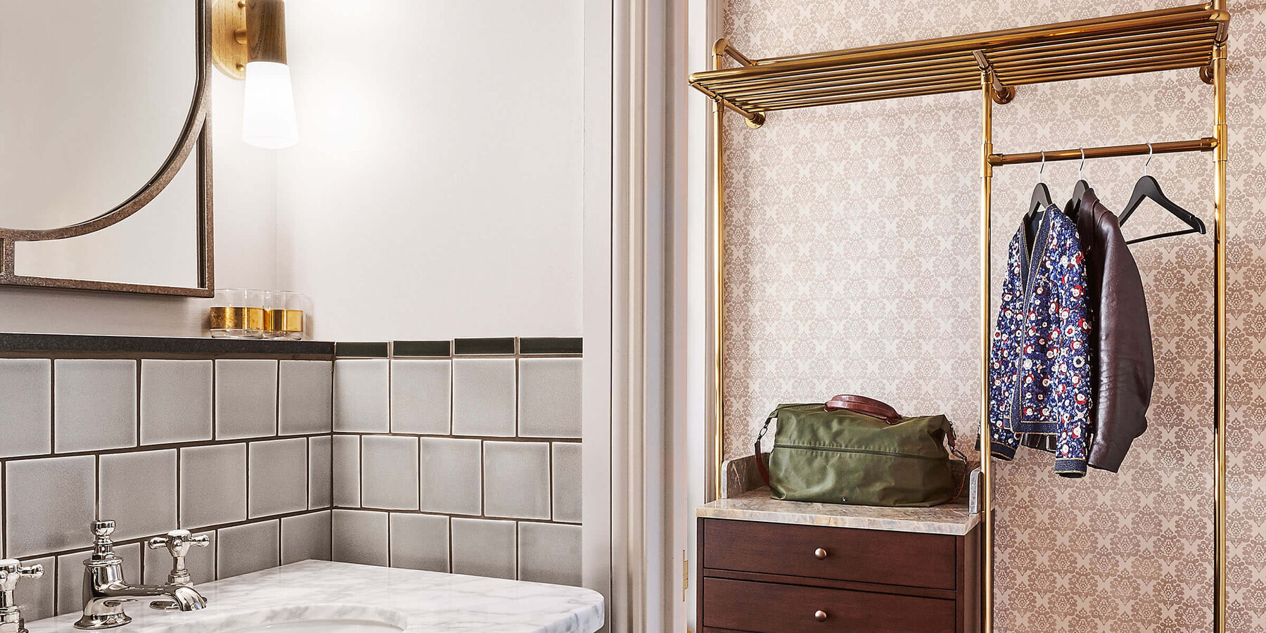 Boutique Hotel Construction - Hoxton Hotel Chicago guest room bathroom