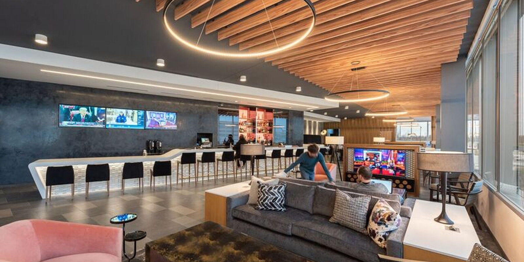 Chicago Hospitality Construction - Rose Hotel Rosemont interior lobby, lounge and bar