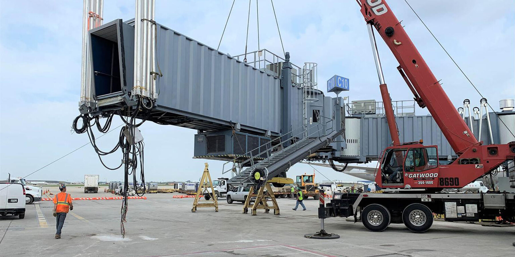 Chicago Aviation Construction Company - O'Hare Gate Adjustment exterior lifting the gate