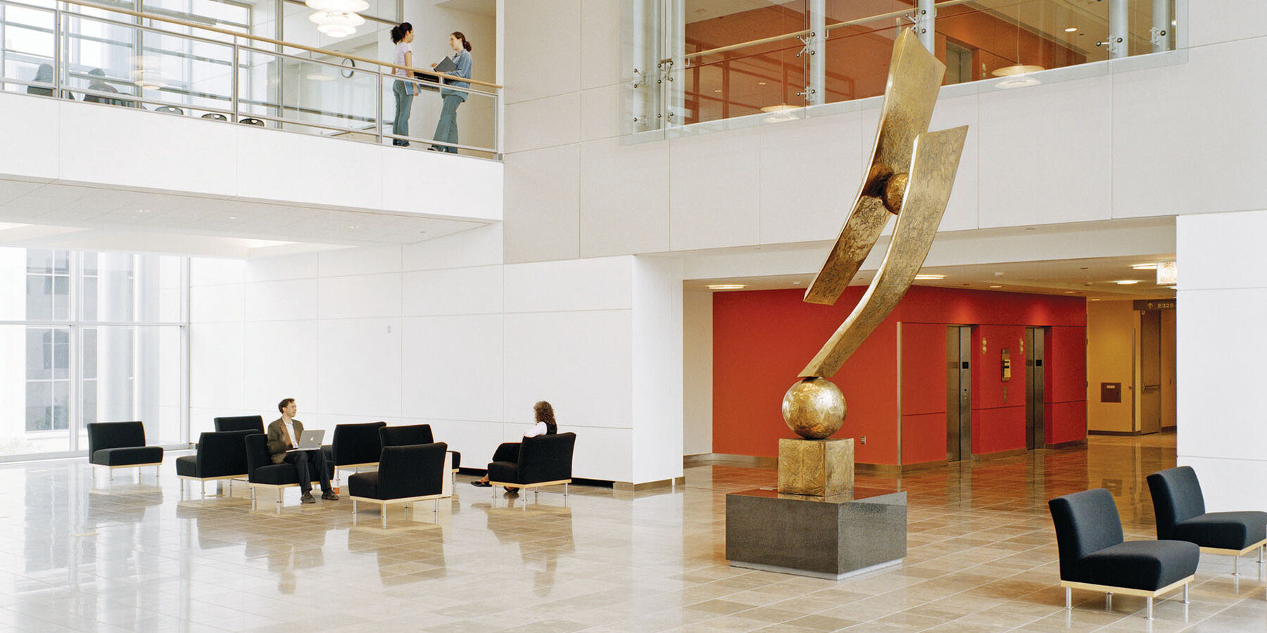 Life Sciences Construction - University of Chicago Gordon Center lobby with atrium and seating
