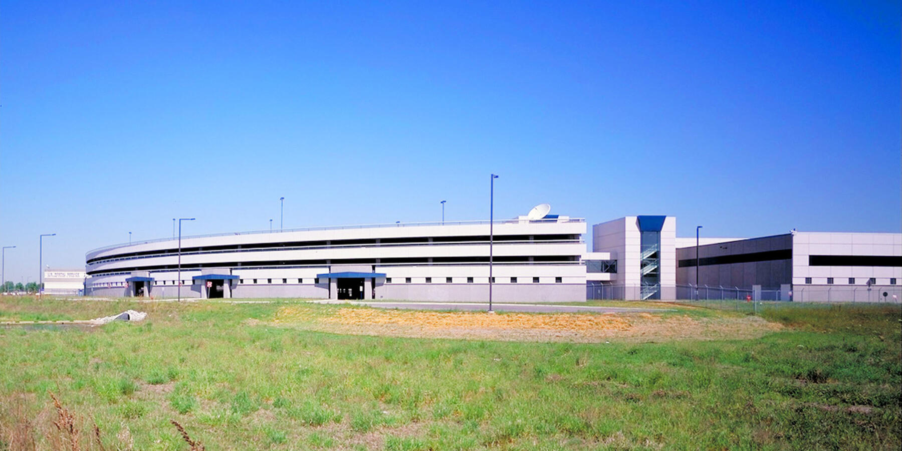 Industrial Construction Chicago - USPS O'Hare Processing exterior building with lawn