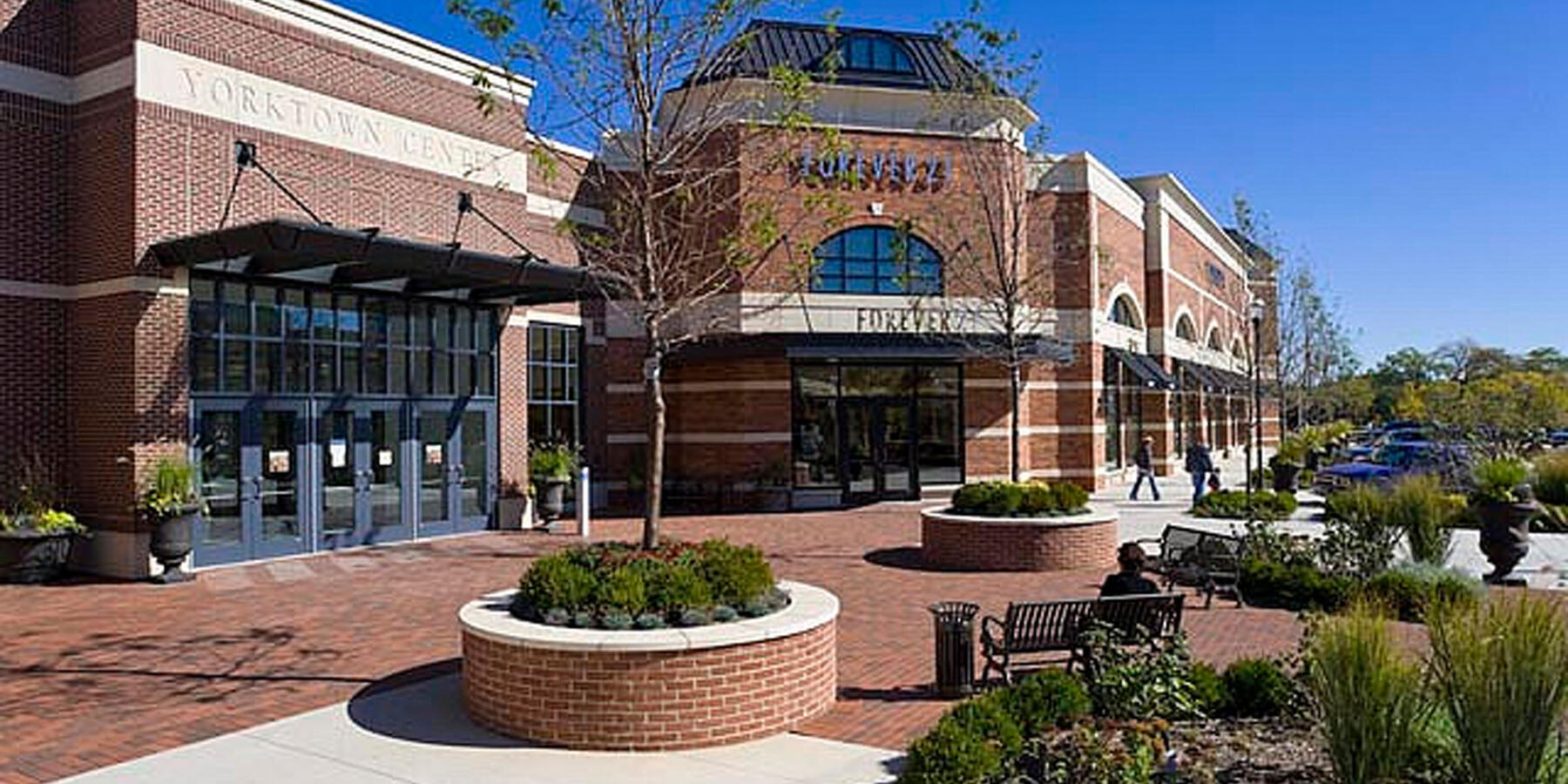 Chicago Retail Construction - Yorktown Center Expansion exterior seating and landscaping