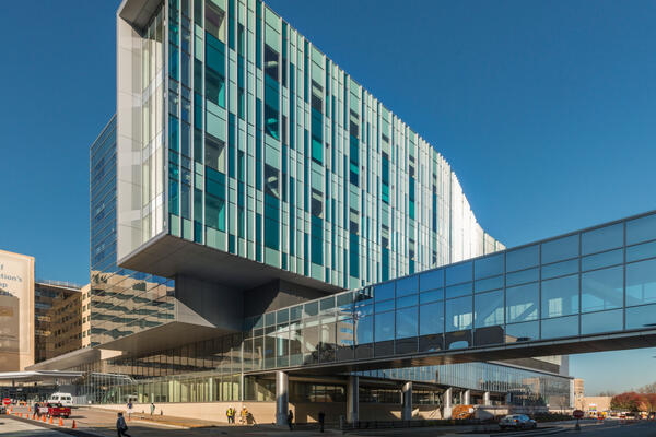 Medical and Healthcare Construction - Advocate Christ Hospital exterior entrance and skybridge