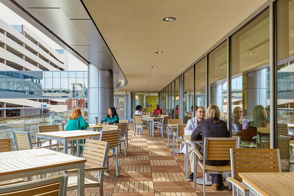 Medical and Healthcare Construction - Advocate Christ Hospital outdoor patio dining space