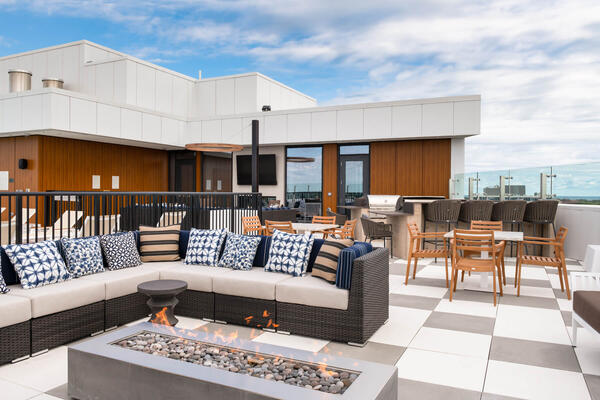 Senior Living Construction Chicago - Avidor Evanston rooftop lounge area