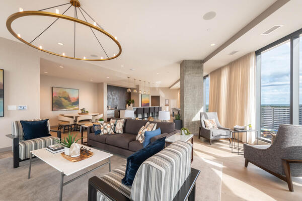 Senior Living Construction Chicago - Avidor Evanston resident lounge area