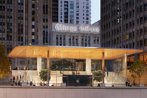 Luxury Retail Construction - Apple Store Michigan Avenue Pioneer Court front entrance