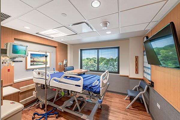 Hospital Renovations & Construction -  Northshore Evanston patient room