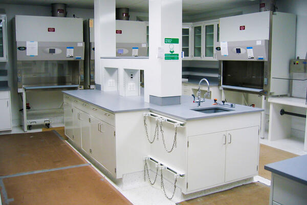 Life Sciences Construction Chicago - Fresenius Kabi lab center work stations