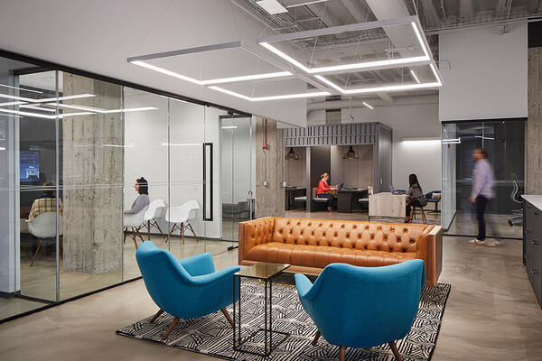 Chicago Office Construction - Kelloggs Merchandise Mart lounge and collaborative workspace