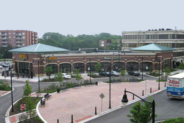 Retail Construction Services Chicago - Metropolitan Square exterior and parking promenade