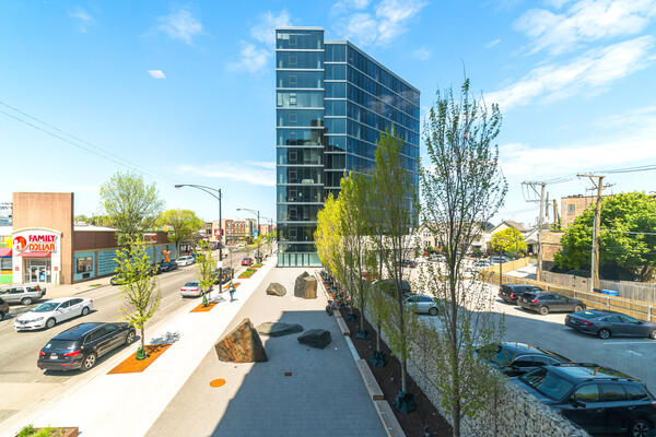 Chicago Apartment Complex Construction - Mica Apartment north building walkway