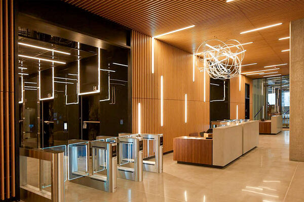 Award-Winning Office Construction Chicago - Gr33n interior lobby