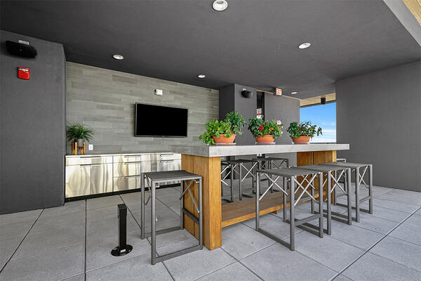 Power Construction Superior House Multifamily Residences Condominiums Residential River North Chicago Amenity Deck Bar