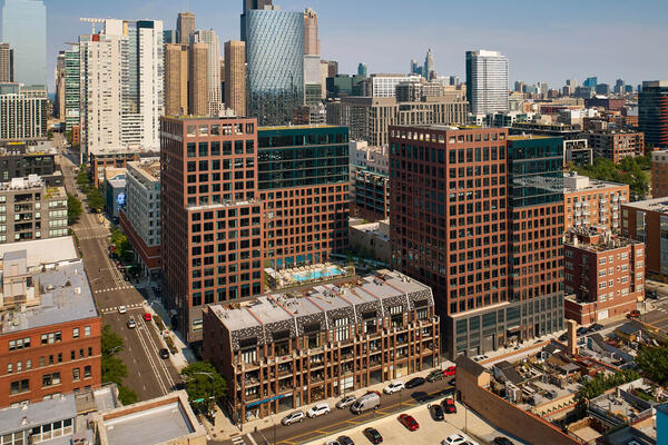 Luxury Apartment Development Chicago - Union West exterior view