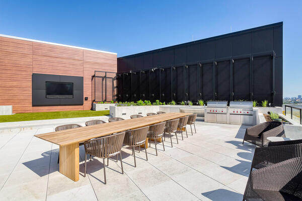 Chicago Science Lab Construction - Fulton Labs Fulton exterior patio seating