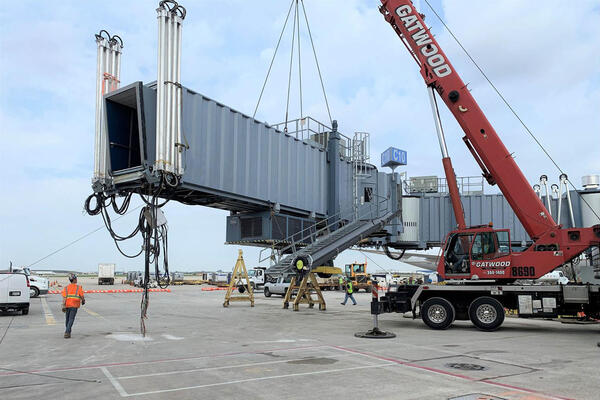 Chicago Aviation Construction Company - O'Hare Gate Adjustment exterior lifting the gate