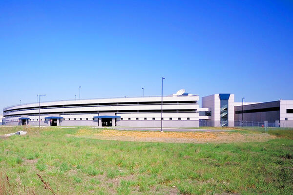 Industrial Construction Chicago - USPS O'Hare Processing exterior building with lawn